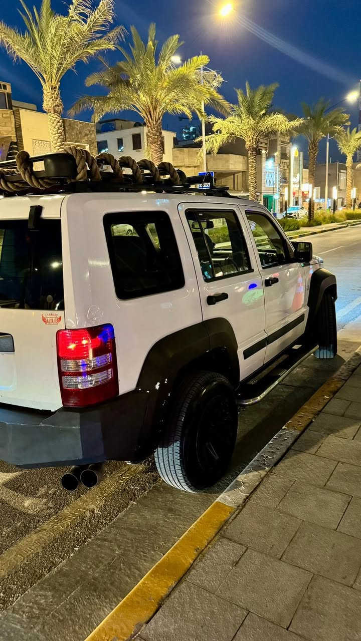 السلام عليكم جيب ليبرتي 2010 جاهزه من كلشي بيهه بابين  صبغ (تقرير موجود )(مزودة) مكينه گير جديد حداديه نظيفه سنويه 26 تنتهي بشهر ل6 السياره عدي بيهه وكاله راعيه بغداد مكاني بالبصرة 
***********
السعر (98 )والشراي يدلل
