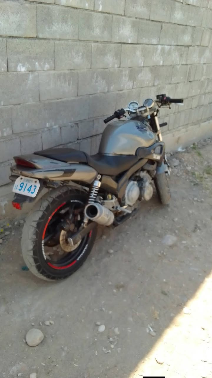 سلامو عليكم دراجه زيل ياماها معمر جديد مناقصها شي باتري بلكات كلو جديد لايت زينول واشاير كلو شغال مكينتها 250 مصارلها سبوع طالعه من التعمير يعني مكينتها ناعمه حيلل حلوو ونكرا سلف ومتوازي علا بيعتها رحمه لوالديكم المو شراي لايتعبني
سعرها 750
***********

