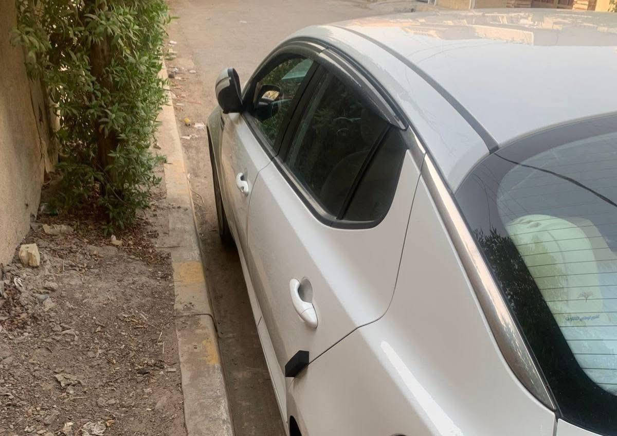 السلام عليكم اوبتيما للبيع مديل 2016 خليجيه محرك 2000 دوش تبريدثلج قطعتين رقم بغداد انگليزي بسمي مكان السياره بغداد الرصافه حي اور السعر 143رقم الموبايل ***********) 
ماشيه 128 الف
