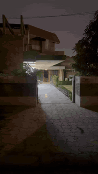 🔱بيت للإيجار 🐋 

📍 الموقع: المنصور – منطقة الأميرات / المربع الذهبي
📏 المساحة: 1000 م²
📐 الواجهة: 60 متر – ركن

🏠 المواصفات:

9 غرف

صالتان

7 حمّامات

كراجان

حديقة كبيرة

ملحق فوق السطح

تصميم كلاسيكي

الموقع مؤمّن بالكامل

📌
📞📱
***********
***********

✨ عقار مميز جدًا في واحدة من أرقى مناطق المنصور ✨
