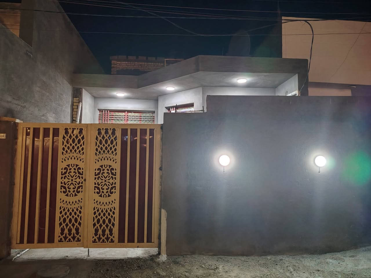 السلام عليكم مشتمل للبيع بناءً حديث ملبوخ بالكامل خارج عايز بورك وكاشي وداخل حي الغدير العابرات شارع الغطاس رقم ٩٨٥٥ للاستفسار ***********
