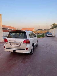 لاندكروز 2015 رقم سليمانية بأسمي  محرك  ستة سلندر فتحة كشنات جلد كراسي...