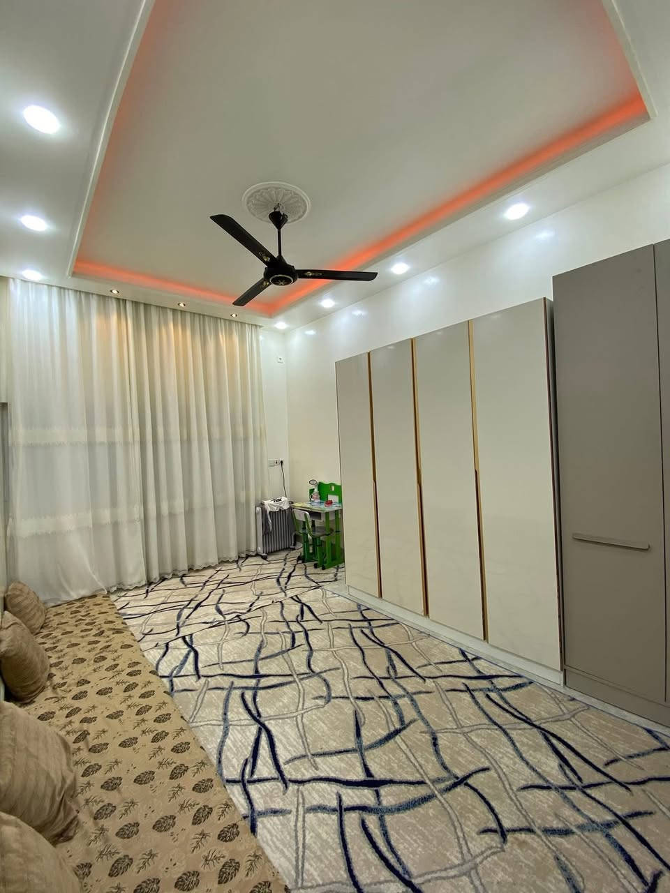 دار سكني زراعي للبيع
157 متر مربع الواجهة 7 متر
غرفتين نوم ومطقخ واستقبال وهول وصحيات + كراج وحديقة
الموقع : حي السرور خلف السايلو مقابل اسواق النخيل

للتواصل : *********** - *********** 📞

📍عنوان المكتب : طوز الفلكة مقابل عماد السماك
#طوزخورماتو #طوز #عقارات #عقار
