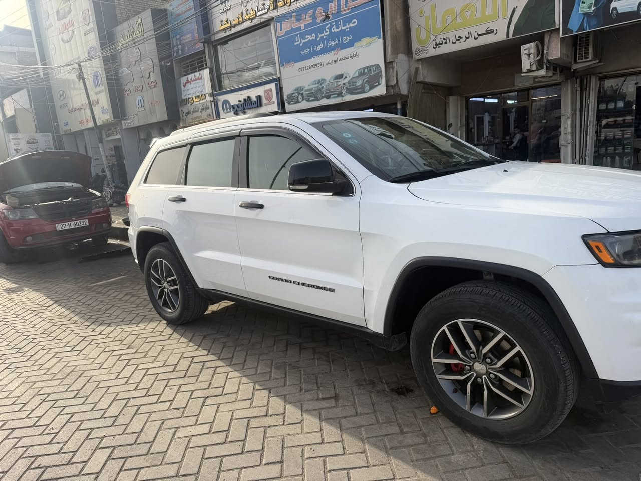 السلام عليكم
جيب گراند شيروكي
موديل 2017 فئة لمتد
رقم بغداد باسمي انكليزي تحويل جديد لغايه 2029
حادثه من جوه بسيط يعني كلين
بس بيها صبغ جاملغ وبنيد اثر شخوط السياره جديده ونصبتها كلش حلوه الايرباكات سليمه لا شاصي لا لغد لادواخل تجي وتشوفها بعينك السيارة لوك
المواصفات 
1- محرك 6 سلندر 3600 بحاله جيده گير جديد 
2- صدر امامي خلفي جديد 
3- گاردن واكسل جدد
4- طخم تاير جديد
5- لد امامي
6- لايت زنون عالي ناصي
7- بانوراما
8- حساس خلفي
9- كاميرا خلفيه بلاد
10- جنطه شفط كهرباء
11- اشاير بالمري
12- مري قلاب وي البگ
13- شفتات بالاستيرن
14-استيرن كهرباء
15- تدفئه بالاستيرن
16- شاشه بلاديه
17-داخل بيجي
18- كشات جلد
19- تدفئة تبريد بالكشنات
20- الكشنات الاماميه كهرباء
21-كشن السائق حفظ ميموري
22- الكشنات الخلفيه تدفئة
23- تدفئه تبريد فول
24- دمام خلفي بالصندوق
25 - دمام خلفي
26 - مخرج كهرباء
27- المري تعتيم للضوء
28- اوتو ستوب ( توقف ذاتي )
29- السياره مسويلها ادامه وسيرفس كامل
30- هوكات امامية
السعر200$ وبيها مجال
مكان السياره بغداد الشورجه
او الشعب 
الاتصال عالارقام التاليه ***********
***********
الخاص مامتواجد وعذرا على الاطاله
تعجبك اهلا وسهلاً
ماتعجبك شرفتني وعلى راسي
