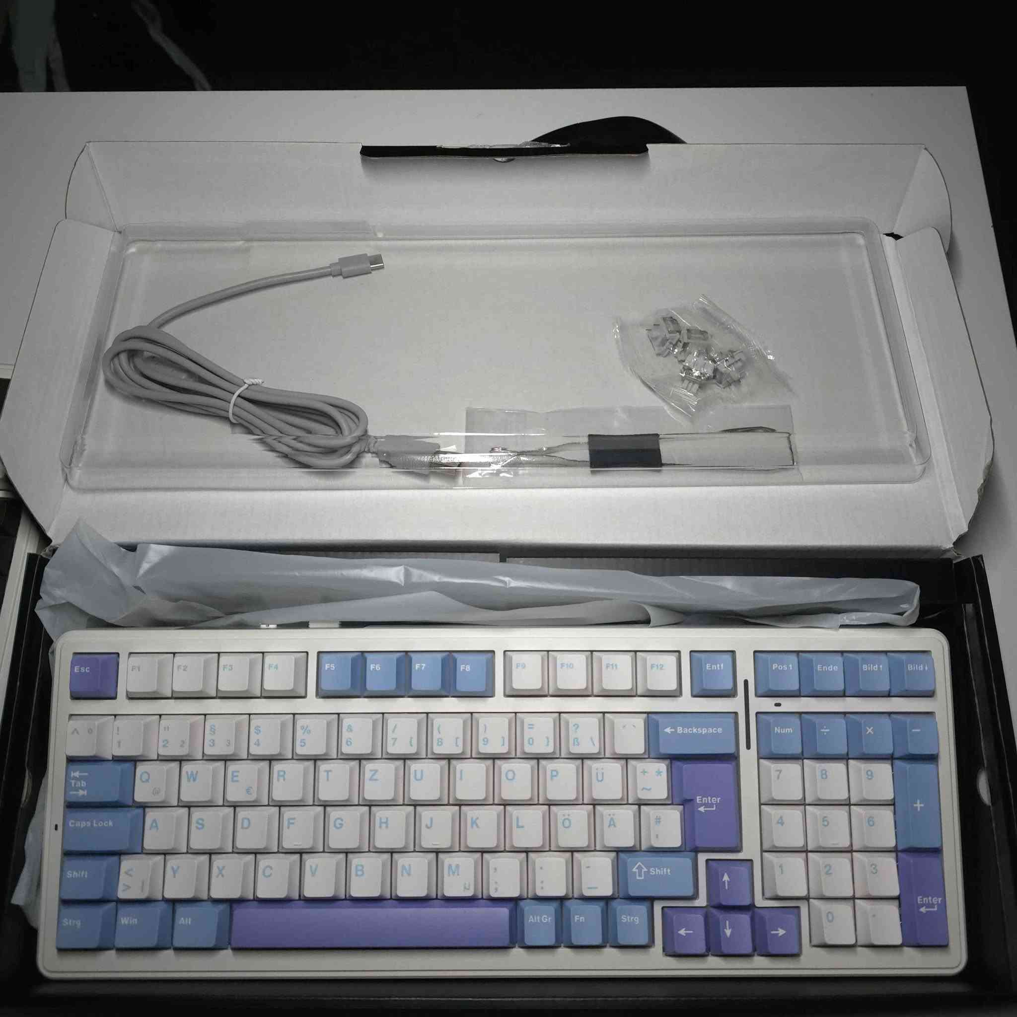 بۆ فرۆشتن / للبيع

​مۆدێل / مودیل: Aula F99 Mechanical Keyboard 

​دۆخ / الحالة: نوێ (لە کارتۆن نەکراوەتەوە) / جديد (بكرتونه لم يفتح)

جۆری ​سویچ / السويتش: Greywood V3 (صوت ثوكي وناعم جداً)

​نرخ / السعر: ٧٥,٠٠٠ دینار (کەمێک مەعامەلە / قليل من المجال)

گەیاندن / التوصيل: بەردەستە بۆ هەموو شارەکان / متوفر لجميع المحافظات 🚚 أربيل, العراق


**إذا كنت صاحب هذا الإعلان وتريد حذفه لأي سبب، رجاءا أرسل رسالة إلى الدعم الفني**