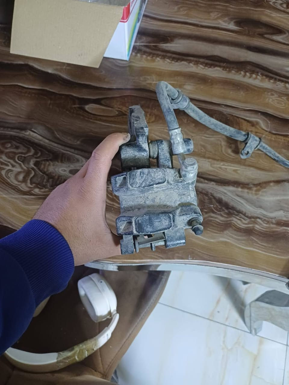 سلام عليكم من رخصه الادمن
فج دايون لاتي ويا العنبار بس العنبار بي الادستل معوج يمكن اني ابيعلك الفج 
مكاني حي الجامعه 
رقمي ***********
