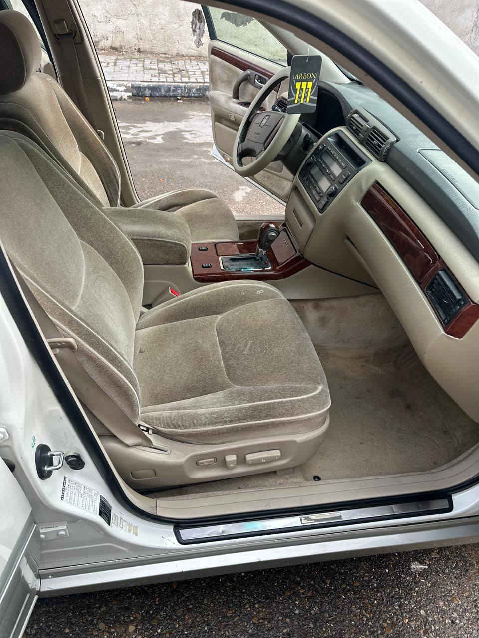 اسلام وعليكم جنون للبيع دخول جديد ادوات كصتها قماره فقط السياره جديده كسر كارتون متومه ارقام وسنويه طبق الاصل كرستال اصل دكمتين ديفور الزغير  جاهزه ما ناقصها برغي السعر 43 وبيه مجال بسيط مكاني بصره ***********
