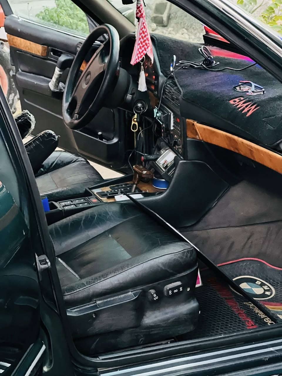 السلام عليكم bmw 525 مسكر فانوص بجم العريض  فول مواصفات كشنات كهرباء  غرفه كارتير السياره مصبوغه عام الجماليه السياره جاهزه من كلشي تبريد شغال كلشي شغال نقص برغي مابيها السعر83 بيها مجال ***********
