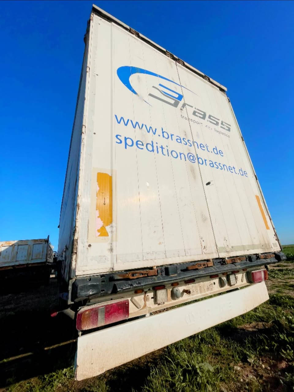 سلام عليكم عربانه كرونه منفيس جديد ومكفول مجموعه بيبي سحال رفاع دسك ابريك على الخارج ثلاجه ومطبخ وسبير جاهزه للشغل الاستفسار والمعلومات الاتصال على الرقم 
***********
***********
