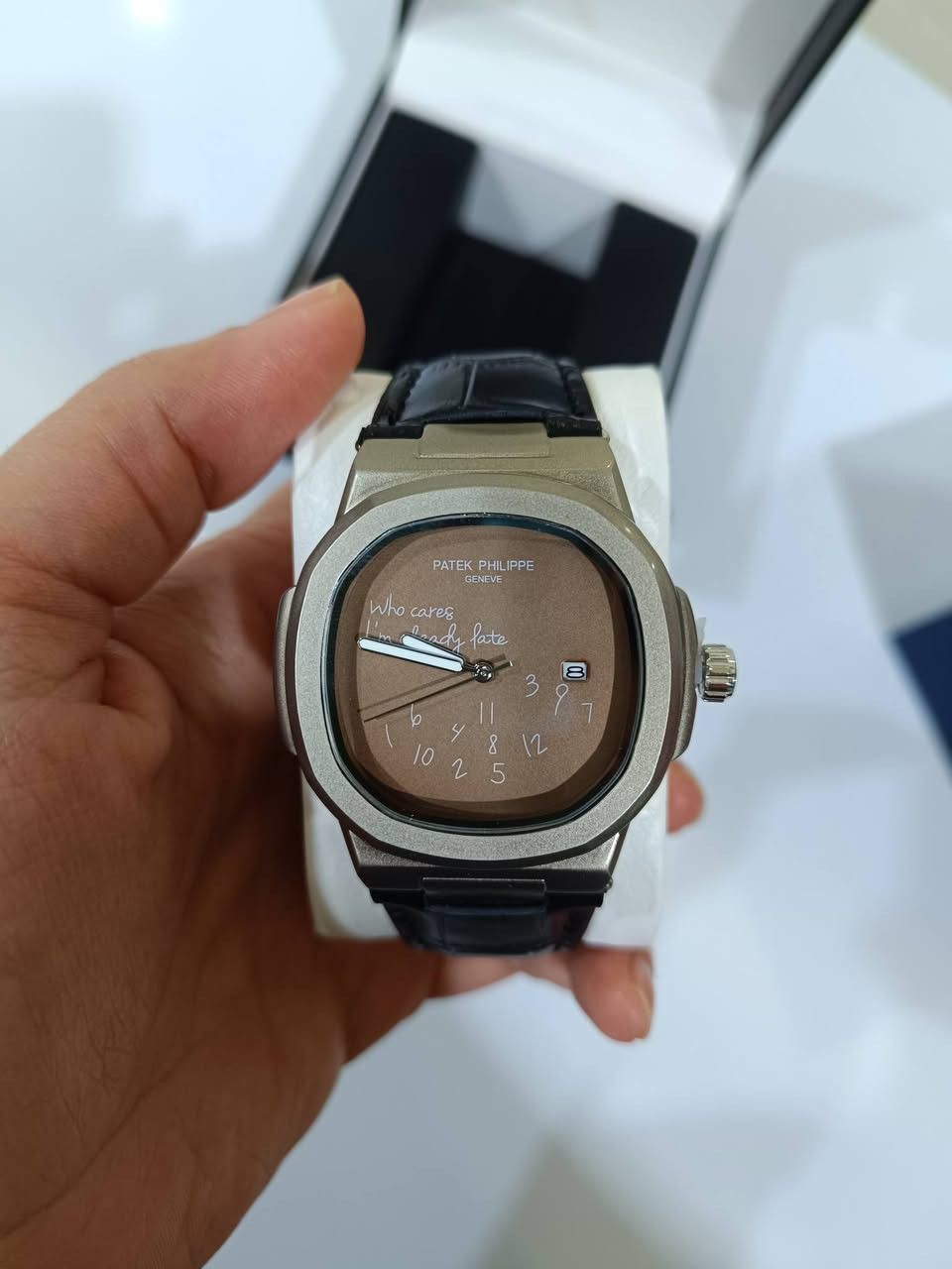 ساعه باتك فليب رجالي سير جلد اسود عداد شهري ضد الماء كوالتي عالي جدا


**إذا كنت صاحب هذا الإعلان وتريد حذفه لأي سبب، رجاءا أرسل رسالة إلى الدعم الفني**