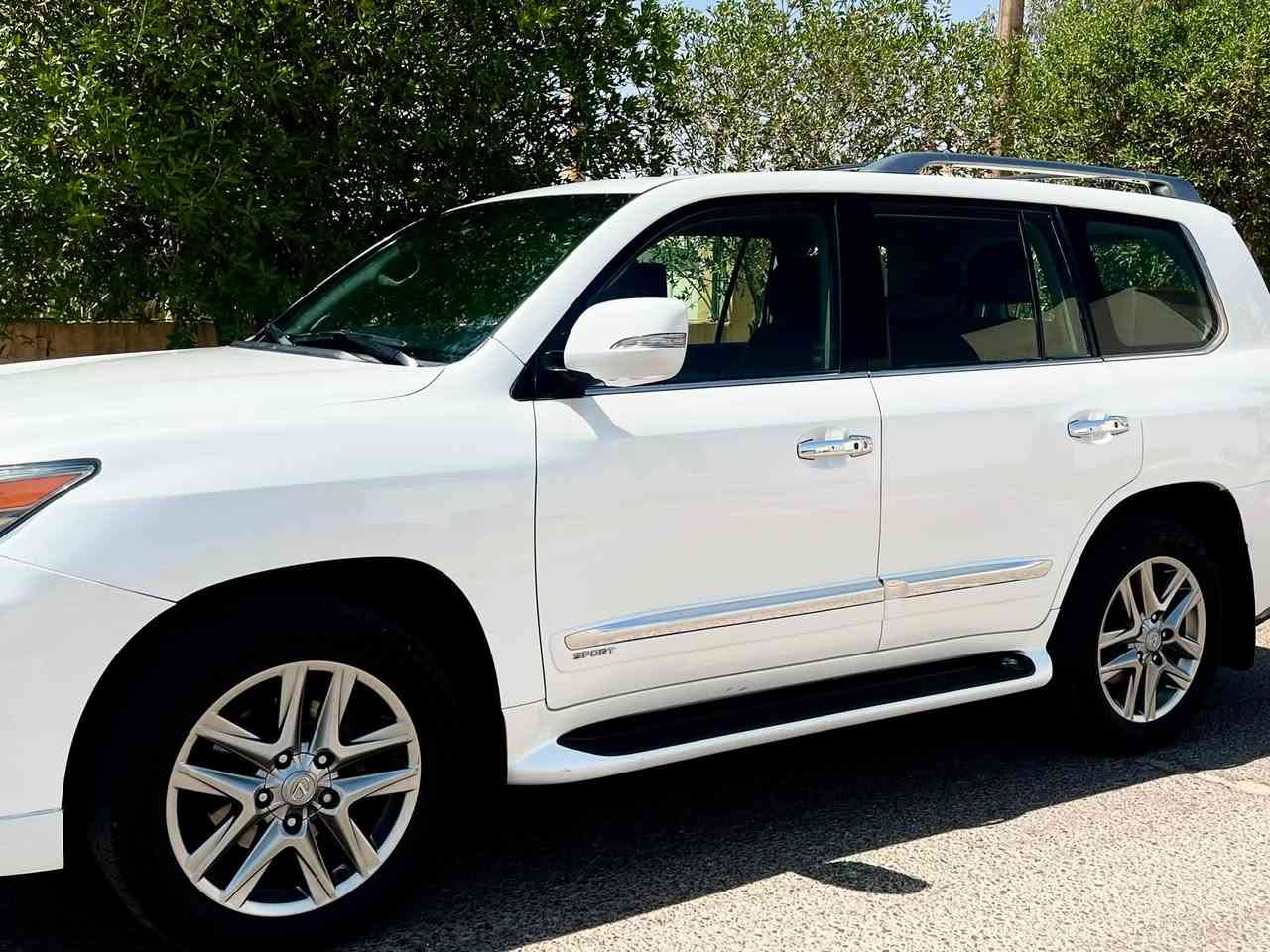 السلام عليكم لكزز 2013
السياره باسمي تحويل مباشر رقم بغداد مميز الجديد وسنويه جديده 

LX570 spor S

مواصفات فول 1/1 

فتحه سقف

لايت زنون  

كشنات جلد + كهرباء

مري شفط  

جكات تصعد تنزل 

خمس بصمات 

جنطه كهربائيه 

تحكمات ستيرن 

كشنات حار بارد

تشغيل عن بعد 

رادارات جوانب 

رادار امامي 

مثبت سرعه 

تحديد مسار 

مانع تزحلق 

7 راكب 

3 قطع تبريد

كشنات تدفئه تبريد 

كامرات محيطيه 

زراك لايت 

___________________________

والسياره جديده بمعنى الكلمه جاهزه من 

كلشي للأخير استعمال شخصي  

***********
