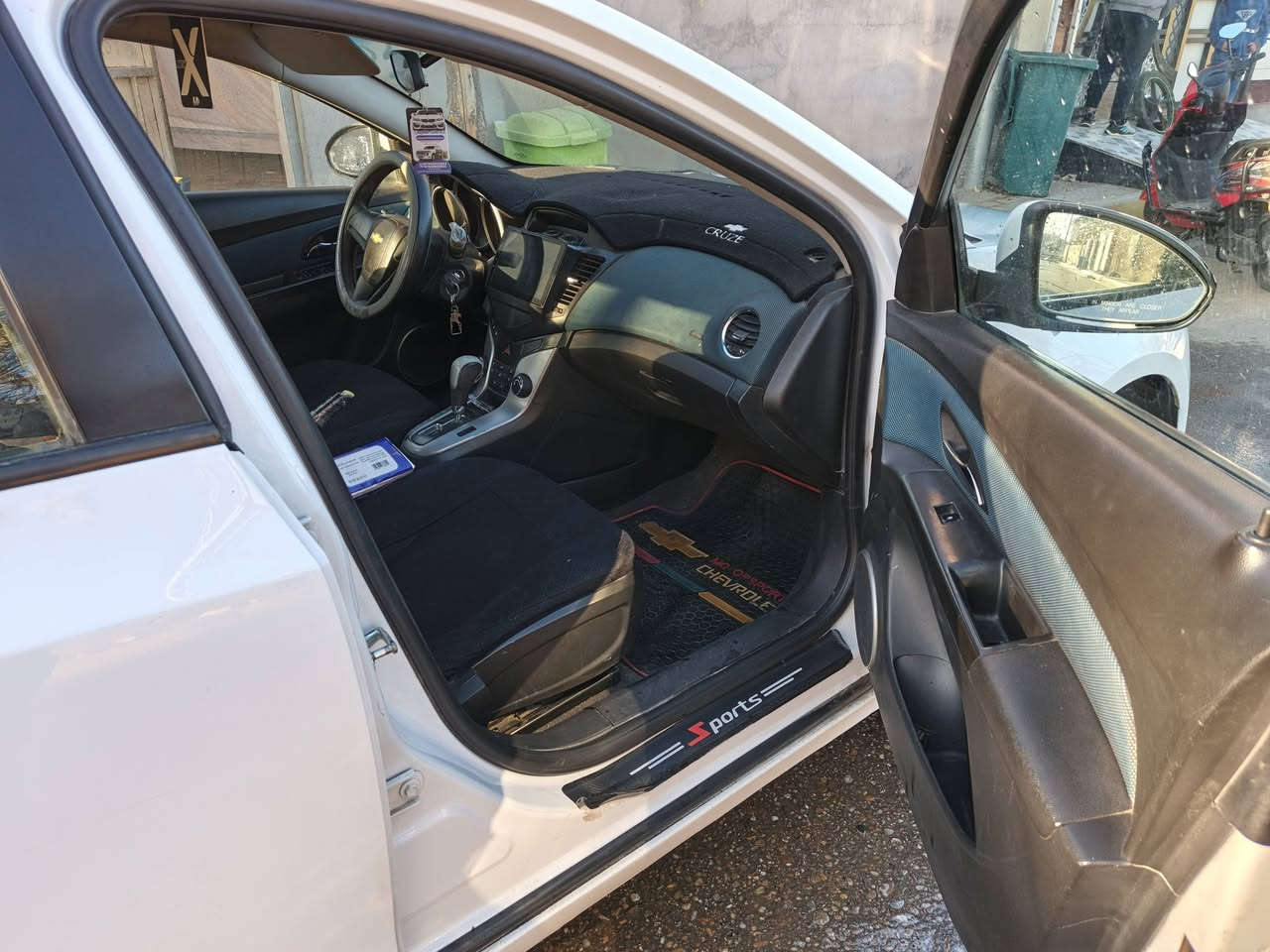 السلام عليكم كروز موديل 2011 خليجي محرك شبيه الاوبترا للبيع او مراوس حسب القناعة مكفولة من الضربة والدواخل وبدون صبغ فقط بنيد مبدل نفس اللون وجاملغ بي بارد قليل السعر 80 رقم اربيل وبأسمي سنوية لل27 رقم الموبايل ***********
