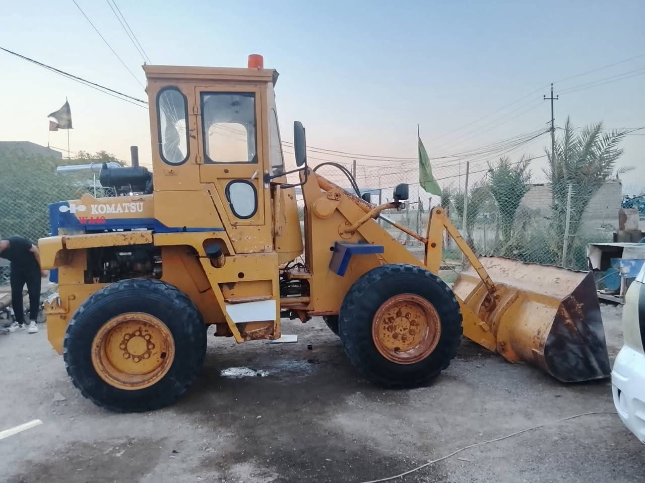للبيع شفل كوماتسو حجم 40 موديل 94 جاهز  السعر 75وبي مجال ***********
