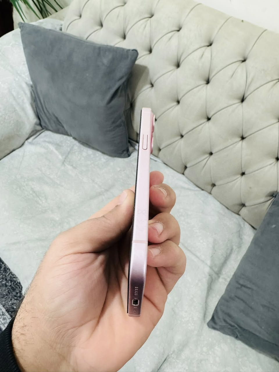 السلام عليكم
للبيع.

ايفون 15 عادي 

ذاكره 128 📍

بطاريه 🔋. 87

بي فقط هاي ضربه بل شاشه وما مئثره على المس ابد 

جهاز بي ضمان 

سعر 500 الف 

مكاني . بغداد . ناحيه الوحده . خلف مجمع بسمايه . 

هـ ***********
