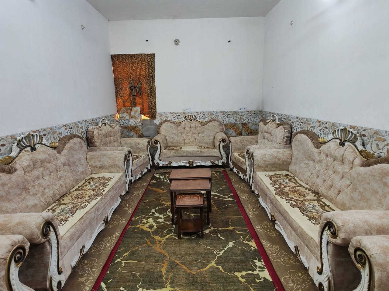 تخم ملكي 12 مقعد نجاره عراقيه مو سوكي كله بلوك اسود شرط اخو الجديد مابي اي ضرر السعر475  العنوان كربلاء بدايه الامن الداخلي يوجد توصيل داخل كربلاء***********
