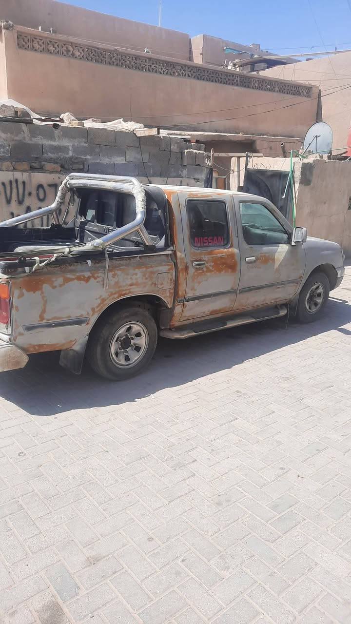السلام وعليكم بيكم نيسان 2000  سنويه ما منتهيه سياره كامله ارقامهه طابه هزه يعني تحويلورقارم انكليزي 
سياره كير اوتماتيك ومكينه بلاد   سياره تجي. تلكاهه محكوكه بل بروش تجي انته تختار  صباغ وتصبغ  عله مرامك كفاله من لخياس وسمكره تبريد كامل  دواخل كشنات بل جيس ابطاين جديد غرفه كله جديد تاخذهن وشد هن 
سياره حالين مرسوشه اساس وراح اشيله رقم بصره تويل كبل  السعر ٧٥  *********** مان سياره بصره
