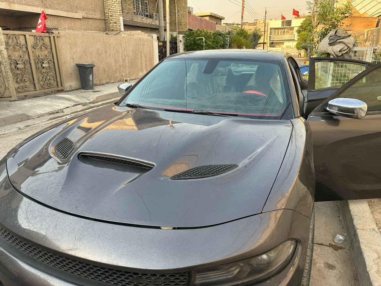 سلام عليكم
چارجر مديل 2016 بيع او مراوس 
سياره مثل مموضحه بلصور
وارد كندي رالي عليه برمجه خفيفه للگير وعليه گزوز 
بيه نواقص خفايف 
للتفاصيل اتصال
عبد ***********
او مراسله صفحه مكان بغداد
