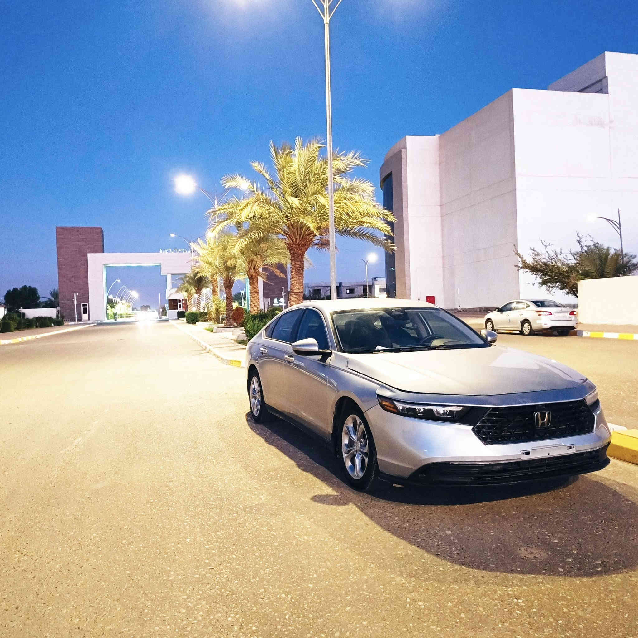 سلام عليكم  للبيع بسعر مناسب جداً ١٥٣ورقه
للبيع  فقط هوندا اكورد ياباني مؤسسه 
محرك 2000
موديل 2023 ماشيه ٥٠حقيقي دخول جديد منفيس بأسمي
حادثها  جاملغ وباب السايق وطرف بنيد بدون دواخل  شاصي لغد مكفول حادث سطحي    
نضيفه جداً مال بيت 
داخل  اسود  
ويل 17 المرغوب طسه ماكو تايرات الشركه سبير الشركه 
رادرات حساسات اماميه خلفيه 
قياده ذاتيه تحديد مسار 
ابل كار بلي 
كراسي كهرباء 
تفويله بانزين ٥٠ لتر تمشي ٧٠٠ كيلو  متر اقتصاديه جداً 
هوايه مواصفات  بيها  
منفيس بأسمي دخول جديد تترقم جميع المحافظات
تحويل ثاني يوم
استيراد شخصي عل ايدي 
السعر ١٥٣ورقه 
مكاني تكريت 
***********
‏‪***********‬‏
***********
