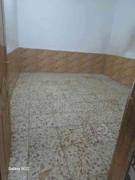 بيت للبيع  (80 متر 4*20  )حي ميسان قطاع 23 شارع الكهوه عرض الشارع 12 متر 
بناء عكاده الوجه سيراميك مغلف 
غرفه وصاله ومطبخ واستقبال وصحيات داخليه وخارجيه 
السعر 73 مليون وبي مجال قليل 
***********
