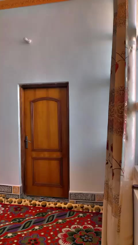 السلام عليكم بيت للبيع العنوان كربلاء المقدسه منطقة الامام عون  قرب البانزين خانه يبعد عن الشارع العام 450 مار المساحه الكليه 750 مساحة البناء 260 بي ثلاث غرف 4x5 وهول عدد 2 ومطبخ ودوانيه ومخزن وصحيات داخليه وخارجيه والباقي ساحه مزروعه خير من الله نبك زراعي 117 مفوض للطابو السعر 115 مليون وبي مجال شي بسيط للاستفسار ***********
