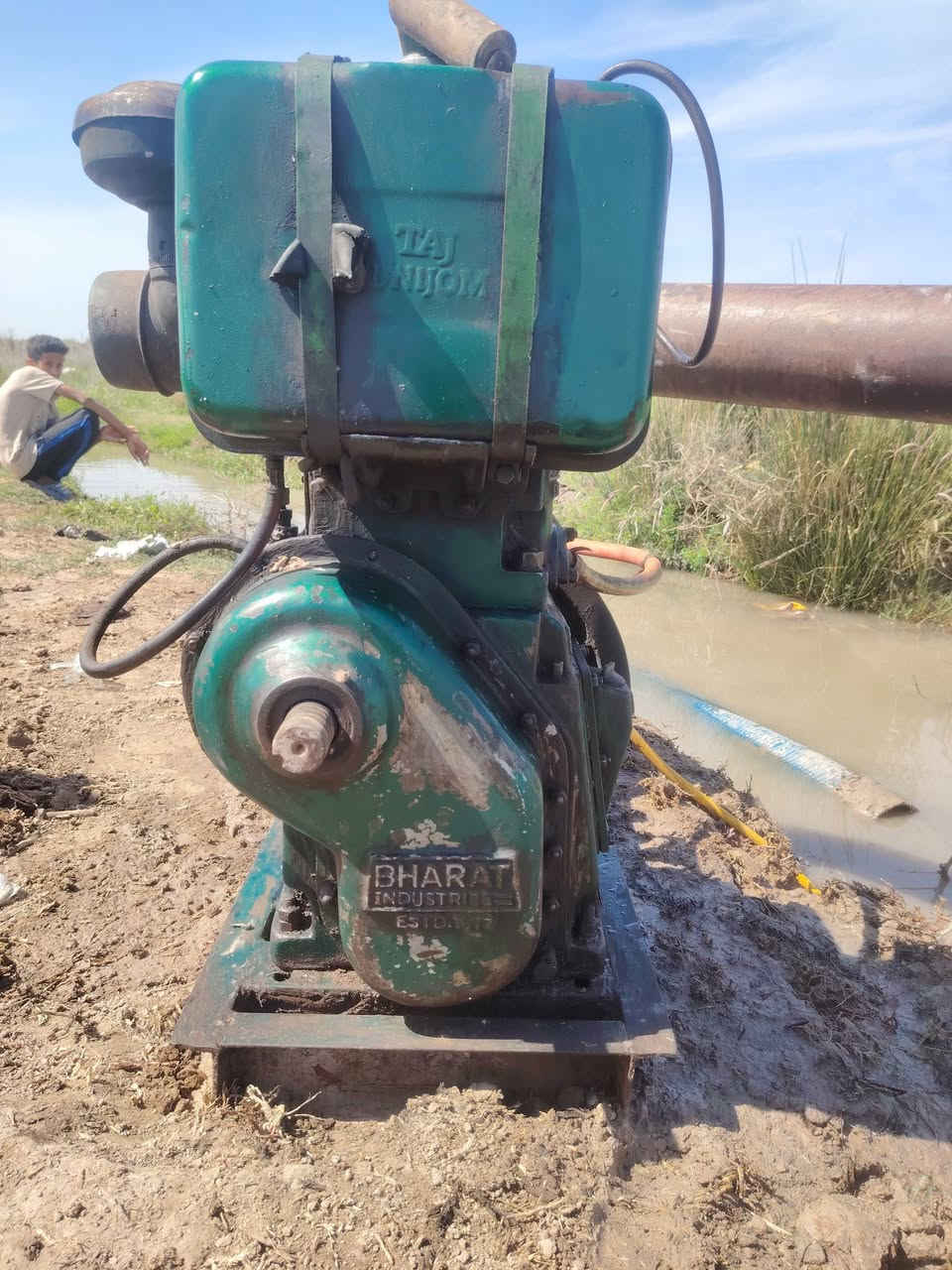 السلام عليكم ماطور للبيع ابو 10 ماطور جديد تاج النجوم شرط على الماي ماطور جاهز ويا صوندا 7 امتار العنوان ناصريه قلعه سكر سعر 550 وبي مجال ***********
