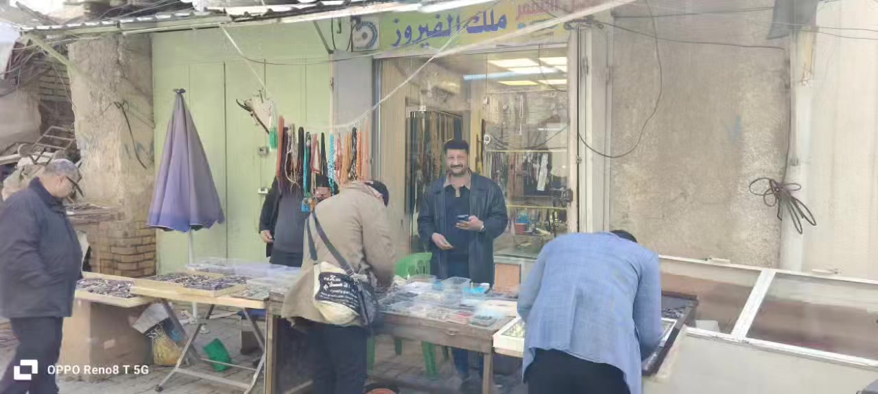 يُعد محل ملك الفيروز وجهة مميزة لاقتناء المحابس والأحجار الكريمة الأصلية، لما يقدّمه من صياغات أنيقة وأحجار طبيعية عالية الجودة ومتنوعة، تلبي مختلف الأذواق، إضافةً إلى أسعاره التنافسية والمناسبة للجميع.
يمتاز صاحب المحل أبو أمير بمصداقية عالية وتعامل راقٍ وحسن أخلاق، مما يخلق أجواءً من الثقة والاطمئنان لدى الزبائن.
📍 العنوان: الميدان – أول فرع، يمين، خامس محل يسار.
نسأل الله أن يبارك له في رزقه ويزيده توفيقًا.


**إذا كنت صاحب هذا الإعلان وتريد حذفه لأي سبب، رجاءا أرسل رسالة إلى الدعم الفني**