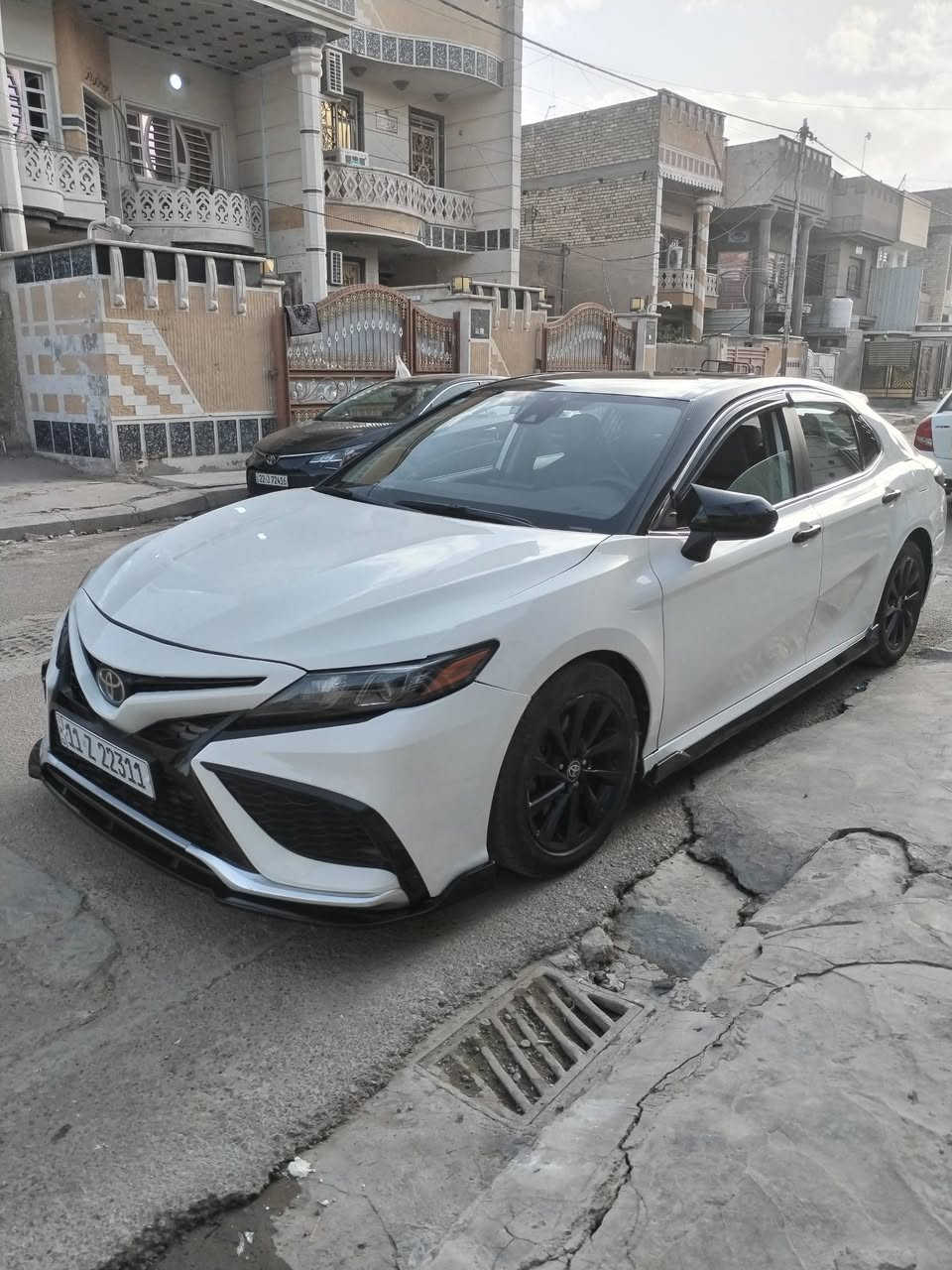 السلام عليكم للبيع كامري موديل 2023 وارد مريكي بانزين حادثه جاملغ وبنيد وجاملغ خلفي وقبق صندوك مبدل يرباك ستيرن ماشيه 58 سياره محدثه SE رقم بغداد  السعر 145             ***********
