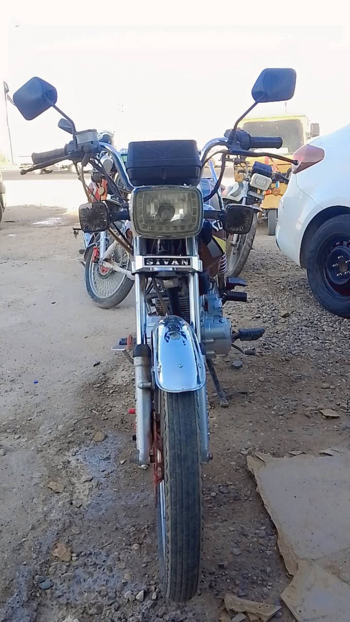 دراجه سيفان  للبيع موديل 23 دراجه نضيفة  كلشي شغال اوراق كامله 400و بيهه مجال رقم لل اتصال ***********
مراوس عادي
