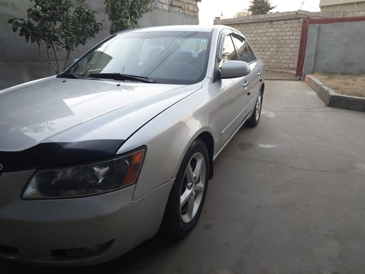 سلام عليكم سيارة سوناتا 2008 رقم نينوى سنويه وهزه ورقام كلو جديد السيارة واحد على واحد لمتت محرك سته شرط محرك صدر طخم تاير كلو جديد الضرر بوند مبدل اصلي وجاملق خلفي نص بدون داخل خلاص تبريد مدوشمه السيارة مال جناي السعر 125 $ وبيها مجال العنوان موصل القيارة رقم الهاتف ***********
