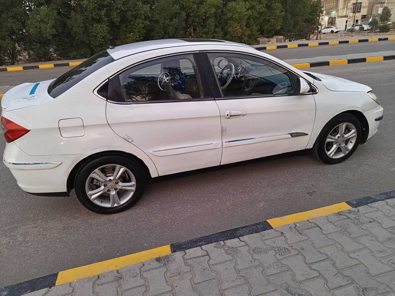 شيري A3 موديل 2012 رقم قادسيه إنكليزي الجديد السياره بدون ضربه قويه وجاهزه من كلشي كير مكينه كهربائيات مواصفات فتحه حساسات خلفيه تحكمات استيرن كشنات جلد سنتر لك مع الجنطه السعر 46$ وبيها مجال ***********
