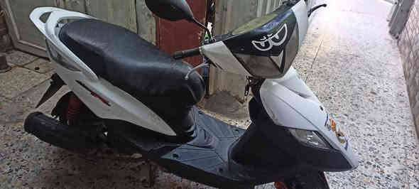 دراجه ماكس ثعلب كابريتر محور نوزل دراجه كفراته نضيفه 90% الدراجه كهربائياته 100% الدراجه طفت فجئه تاخذه عله حطته الدراجه نضيفه جدآ من الخارج كابريتر جديد قبل كم يوم نوزل جديد الدراجه بيه تحوير رايده اب 225 او بيه مجال المكان شعب نهايت الفورتات 
رقم ***********
يوجد مازنجر
