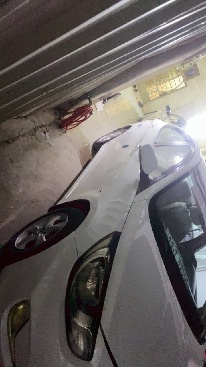 السلام عليكم 
اكسنت موديل 2012 سياره جديده 
كفاله بيها بس بارد دائره طرف الجاملغ لأمامي ودوسه ربعها بارد اثر طخه سياره 
حلوه مكينه جديده تخم تاير تبريد جاهزه صدره جديد مسوي رقم بغداد انكليزي بسمي 
عنوان الكماليه 
***********
سعرها 87$وبيها مجال بسيط
