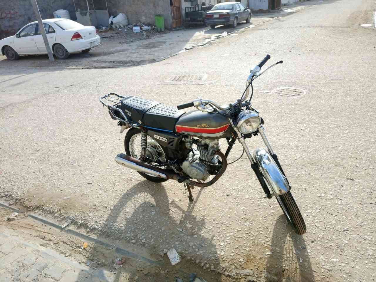 السلام عليكم دراجه للبيع اربع كير دراجه جاهزه مكينه نظيفه وخير من الله كهربائيات شغه المكان الكوفه300 وبيها مجال للاستفسار هذا رقمي ***********
