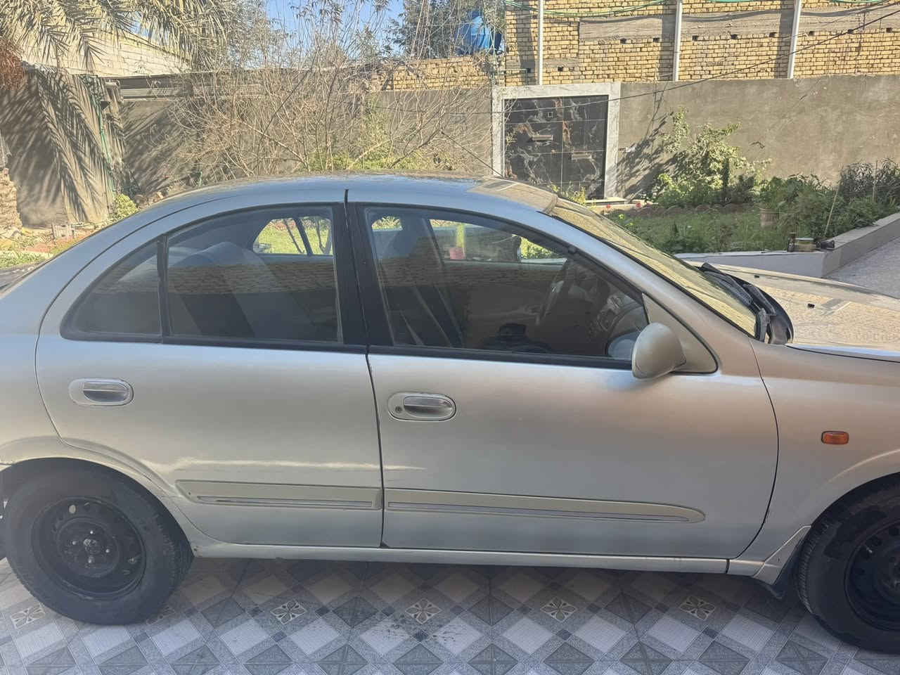 نيسان سني ياباني ٢٠٠٤ 
رقم مميز محركها ١٦٠٠ 
مبدل بيها جاملغ 
سعرها ٨٥$ 
***********
