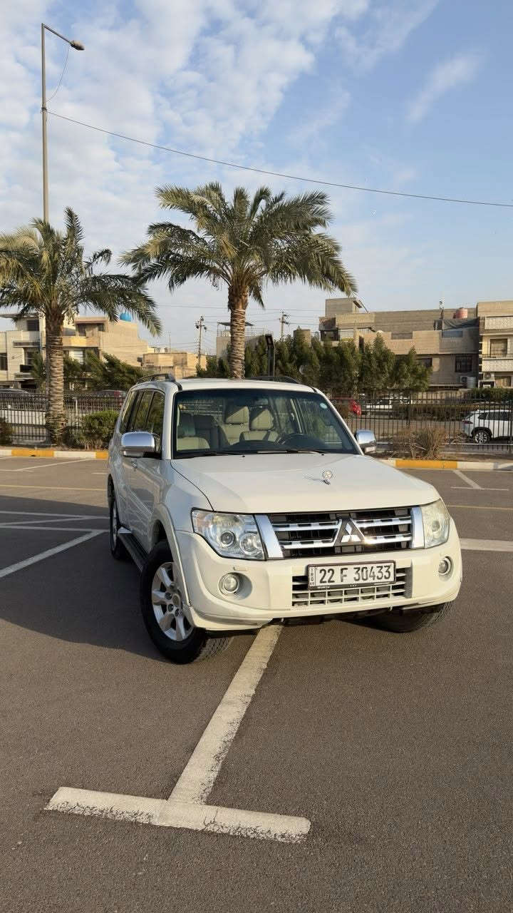 حياكم الله خواني 

باجيرو موديل 14 حبتور فول مواصفات 1/1  و فول نضافه السياره ايدي بيهة 
كفاله عامة ما عدا بارد خفيف و السونار موجود من ضمن الصور 
وارد خليجي  السياره على ايدي من 2014 اول ما نزلت 

محرك 6 سلندر 

3500

كشنات جلد كهربائيه 

فتحة

تحديد سرعه 

مري شفط 

تبريد 3 قطع ثلج ب الصيف 

حساس خلفي 

سيدي جنجر اقراص

ثلاجة 

تحكم ستيرن 

مكينه و كير كفاله عامه 

تخم تاير جديد و ادامه قبل سبوعين 

السياره خير من الله و ابد ما موكفتني 

العنوان بغداد الدوره 
 متواجد واتساب ***********
السعر 155 وبيها مجال
