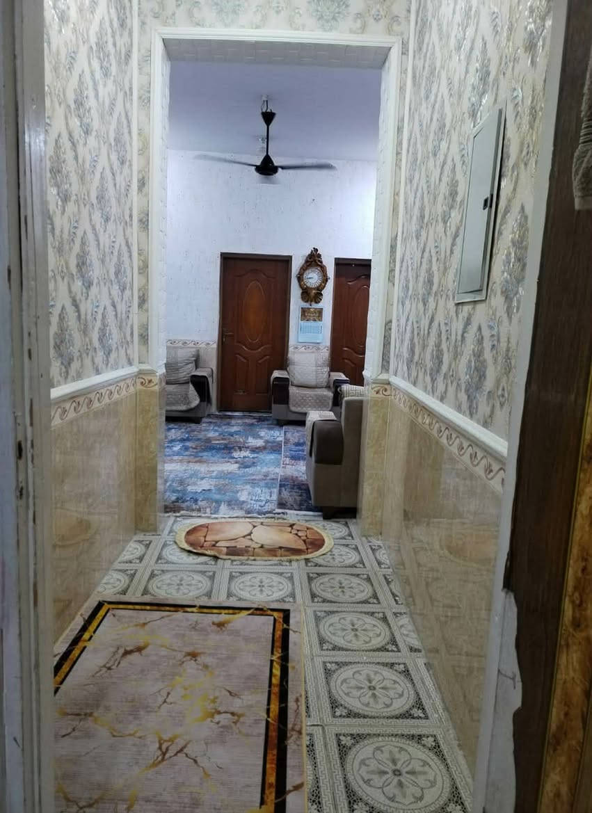 السلام عليكم 
بيت زراعي للبيع ٢٠٠م قرب سيد علاوي يم محلات ضياء العبساوي  
غرفتين وصالة ومطبخ وبراني وصحيات داخليه وخارجيه 
سنة البناء ٢٠١٥ بيت جدآ نظيف ومرتب يبعد عن الشارع العام ٥٠م 
السعر 105 مليون
***********
