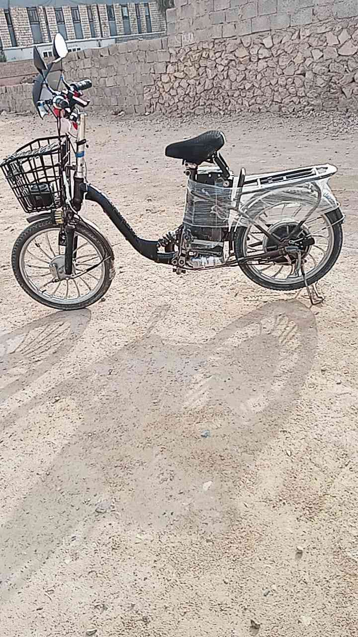 للبيع موطور شحن 3 بطاريات زينة كهربائياتة كلها شغالة نظيف تايرات زينة هورن لايت كلها شغالة ماتصرف عليه لو ربع سعر 200 وبي مجال الاستفسار ***********
