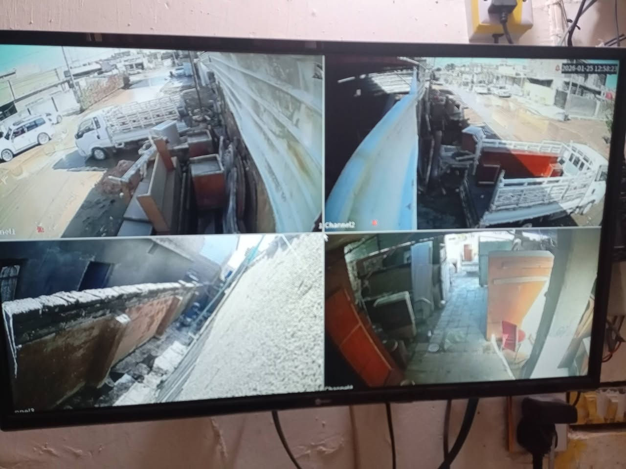 منضومه كامرات  كامله 4كامرات 
ام الفلاش  
مع الكيبلات وليوب بي اس
ستخدام شهرين فقط 
دقه وضوح  ع فحص 
السعر 200الف  
 حتا الكر اتين موجوده 
 بدون شاشه 

العنوان  حلة ناحية ابو غرق   
***********
