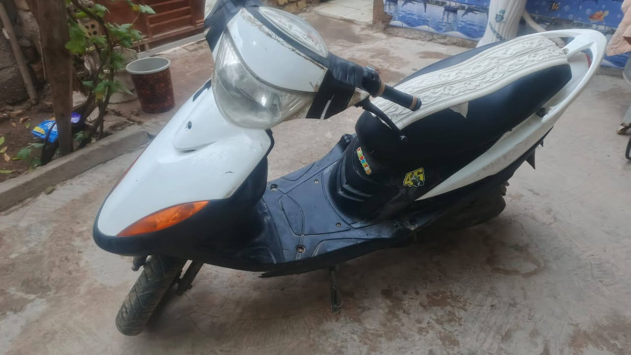 السلام عليكم دراجه عدله نضيفه تره بل حقيقه احسن من الصور وتجي وشوف بعينك دراجه خير من الله صالنصه رياضي دراجه بلاديه اوراق منفيس كامل قيم وخذ ولله لو ما محتاج ما ابيع وهاذ رقمي ***********مكاني بغداد المعامل
