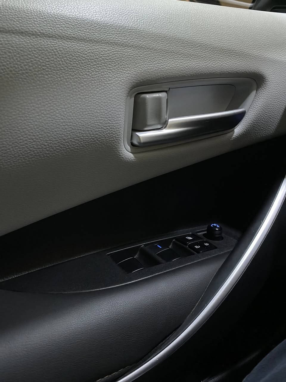 كورلا
2022 
وارد امريكي
ماشية 41 الف كيلو 
ويل اسود نيكل رياضي 
8 ايرباكات 
10 نمر شفتات ستيرن 
داخل جلد ابواب ودشبول اسود مطعم ابيض 
مقاعد قماش  
وغيرها من المواصفات 
حادثها موجود 
سعر 175$
***********
