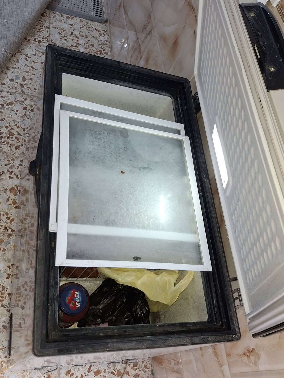 السلام عليكم مجمدة ١٢ قدم تجميد فول واطي ضمان سعر ١٥٠. كنتور صاج عراقي  طول ٢،٥٠ عرض ١٨٠ سعر ١٥٠ عنوان الشعب ***********
