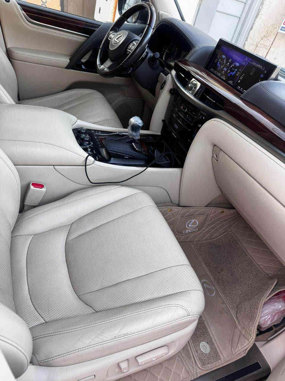 - السَلام ؏ـليڪُم للبيع لكزز موديل 2021 رقم بغداد انكليزي باسمي فول مواصفات للاخر السياره كفاله عامه ماشية 65 الف مكانها في النجف السعر 9 دفاتر بمعنى 90.000$ وقابل للتفاوض رقم صاحب السياره 
+964 780 002 8999 النجف
