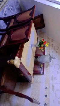 ميز طعام للبيع ...مكاني بغداد مدينه الصدر ...07700062453