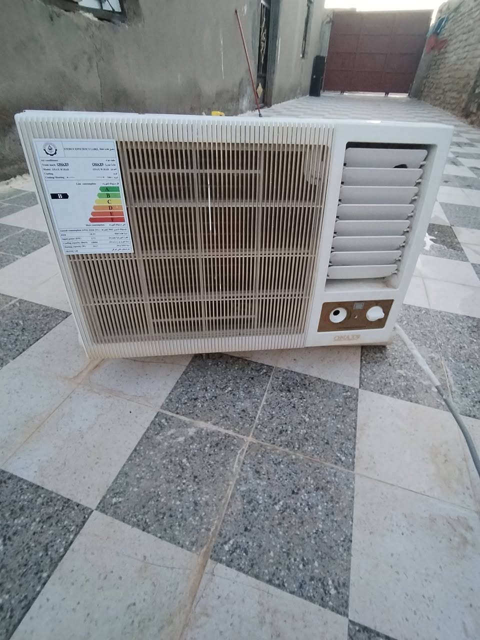 مكيف اوناكس طن ونص ما داخل تصليح بس الفلينه شويه اكل من عدها الجريذي ومتيبها 🤣
والباقي كلشي ما بيه


**إذا كنت صاحب هذا الإعلان وتريد حذفه لأي سبب، رجاءا أرسل رسالة إلى الدعم الفني**