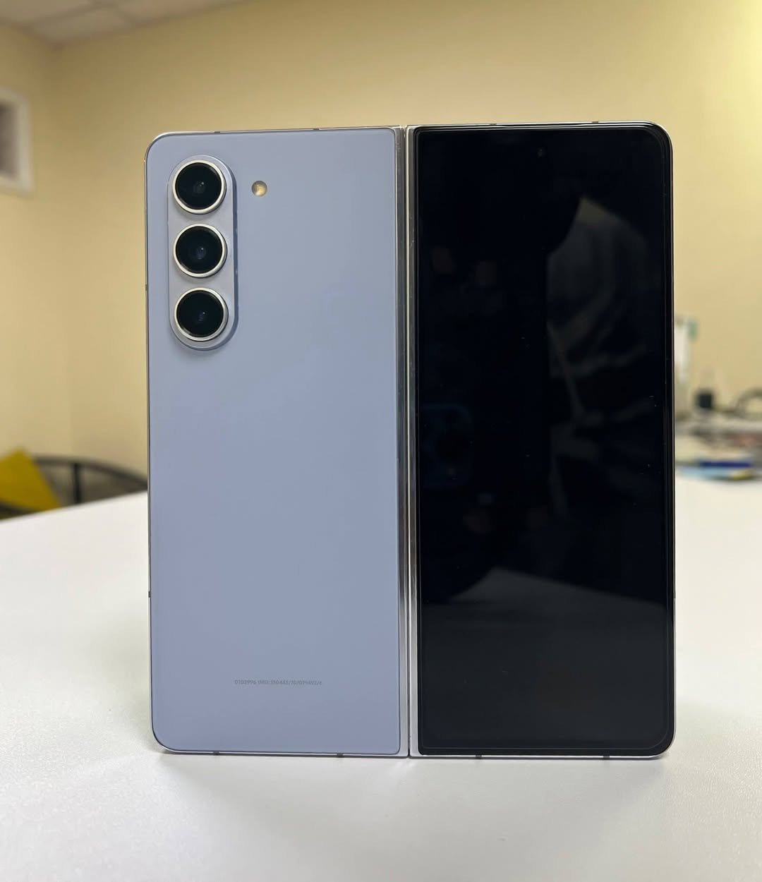Samsung Galaxy Z Fold 5
إذا تدور على جهاز فخم، عملي، ويجمعلك الموبايل والتابلت بجهاز واحد، فهذا هو الخيار المثالي 😍
📱 Samsung Galaxy Z Fold 5 
✅ شاشة داخلية كبيرة 7.6 إنج
✅ شاشة خارجية 6.2 إنج
✅ معالج Snapdragon 8 Gen 2 for Galaxy
✅ كاميرا رئيسية 50MP
✅ تصوير 4K احترافي
✅ذاكرتة 256 GB 
✅ بطارية 4400mAh 
✅ سماعات ستيريو بصوت قوي
✅يدعم شريحتين شريحة اساسية و شريحة الكترونية 
✅ نظام أندرويد مع تحديثات طويلة المدى
✅الجهاز فقط مفتوح منضف السماعه يم كرار 
و الباقي كلة مكفول 
✅نضافتة جدا عالية 
✅سعرة 700 الف 
✅يرهم مراوس 13 برو ماكس اهم شي مكفول ما مبدل بي شي 
✅الشراي يتواصل وياي على رقم بي واتساب ***********
