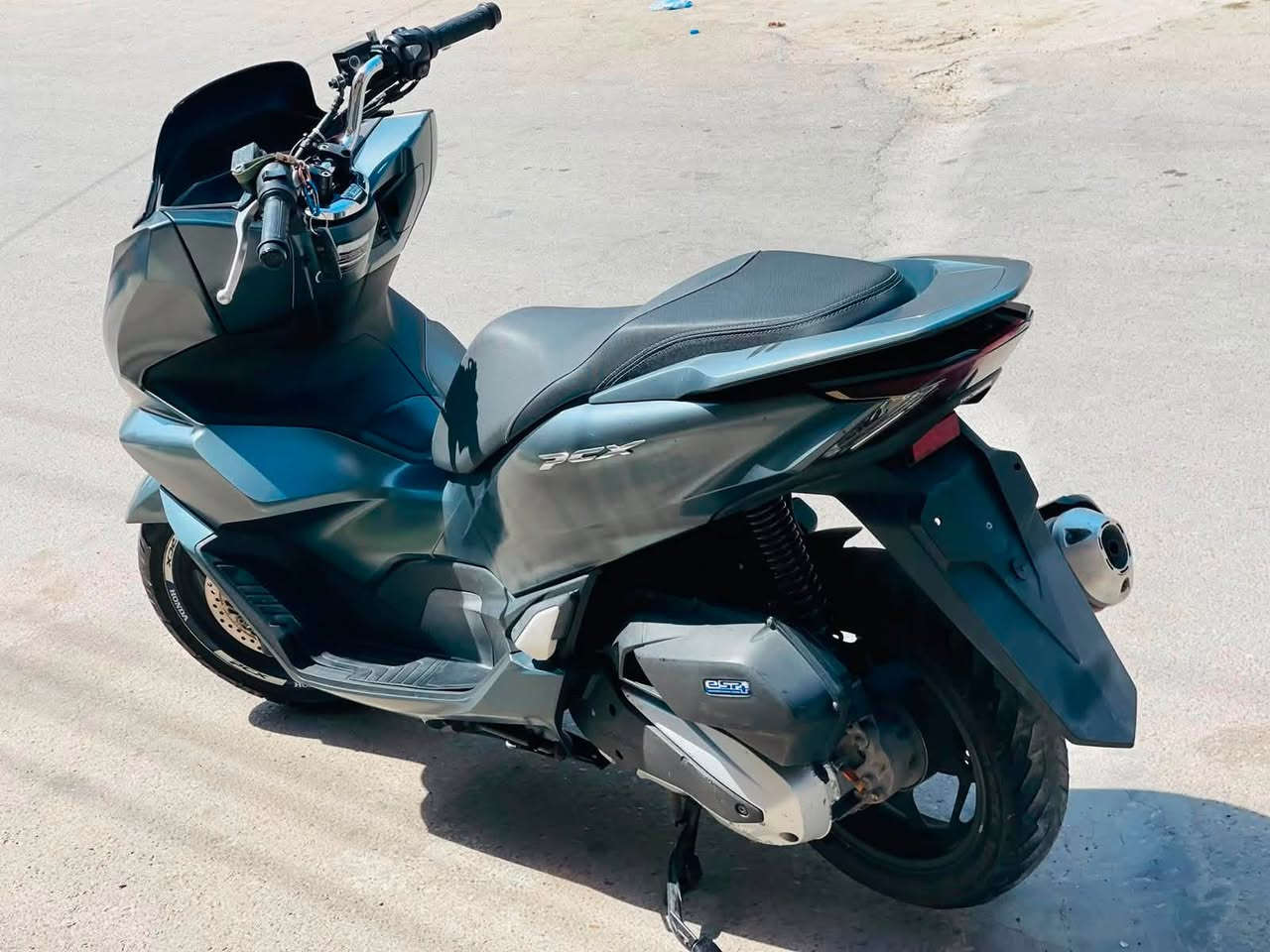 السلام عليكم دراجه pcx جيل الرابع نظام ABS دراجه صالها شهر ونص نازله من رنبه كلش بيه شغال مابيها اي نقص جيب فيتر وتعال افحص اوراق المعرض هم موجوده وكامله ماشيه 20 الف المكان الشعب السعر 17 وبيها مجال

***********

