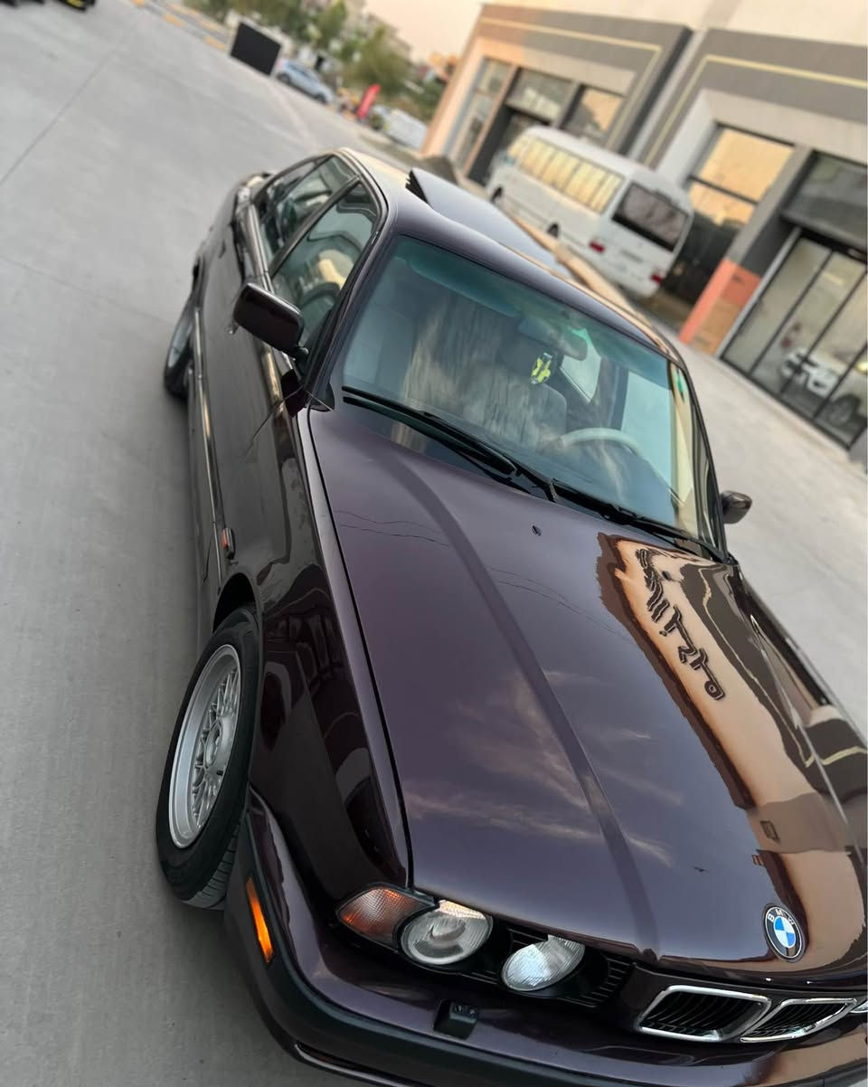 للبيع
BMW 
530-V8  مسكر اصل وفصل 
1994 اصل بدون تحديث 
Limited لمتد اصل فول

السياره مصبوغه عام للجمالية وموضح بالصور صفحات السياره كلش مرتبه 

1-بجم عريض 
2-مرايات منفصل بلاد 
3- سلايت طكتين اوتو شغال 
4- دعاميات M 
5- ويل خليه حجم 16 جديد 
6- سقف اسود
7-دبل ايرباك
8- دبل جكمجه
9-كمبيوتر 
10-قطعتين تبريد 
11- برده خلفيه 
12-داخل جلد بيجي كشنات+ابواب كارتير  
13-دبل كشن كهرباء +تكوات كهرباء 
14- تحكم ستيرن كهرباء شغال 
15- سيدي چنجر
16-اربعه جام اوتو
17-حساسات خلفيه شغال
18-ABS 

لايت بك لايت كله جديد

تبريد شرط ثلج 

كير شرط درجة اولى
محرك شرط درجة اولى 

السياره بدون اي نقوصات 

السياره باسمي 
سنويه جديد 
هزه+ فحص جديد 
رقم نينوى الجديد مسطره مشروع وطني تتحول بجميع المحافظات 

المكان نينوى 

السعر (88) وبيها مجال خابر وتدلل 

***********
*********** Singapore
