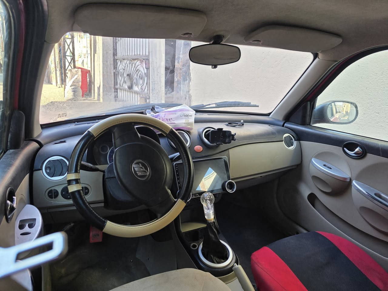 السلام عليكم 
ليفان 320 رقم بغداد بسمي سنويه وهزه جديده 2012
ماشيه 129
بيه جاملوغ ايمن صبغ 
والدواير معمره 
السياره عليه ادامه كامله 
عمرته تعمير اليه الله شاهد 
ماعيزه شي اي شي عايزه اني انطي حسابه 
تخم تاير وباتري جديد 
كشن سائق جديد 
كشافات ضبابيات ما خليت شي بيه نقص 
شاشاه وسماعات 
كلج وعينه دجديد 
عبار 
***********
