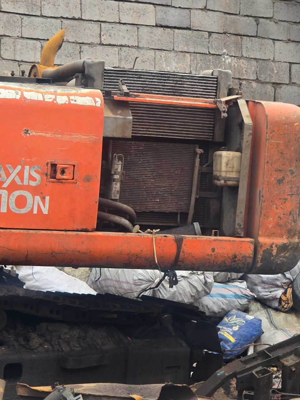 السلام عليكم
حفاره زت اثري 210 Z موديل الفينات بسمنه 

حفاره شغاله عوزه شويه صيانه وتلحيضات 

مشتغله ع حديد 

السعر 150$ وبيها مجال قليل بدون كمشه 

المكان الديوانية 

*********** رقمي الهاتف
