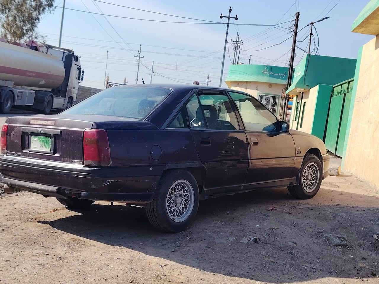 السلام عليكم اوميكا للبيع موديل 93 شرط محرك ول كير محرك 20 طخم تاير جديد بيه كابون بانزين وشرط التحويل السعر 22 بيه مجال الاستفسار عل رقم ***********
